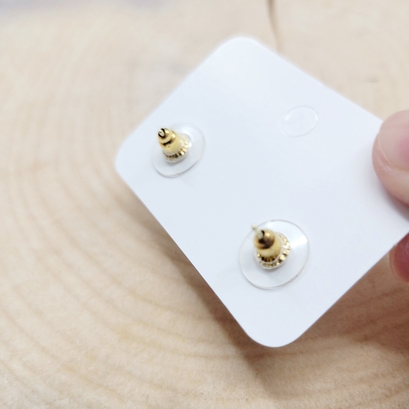 Brand New Gold Tone Hearts Earrings - Picture 4 of 5